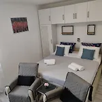 Apartman With Garage Zadar