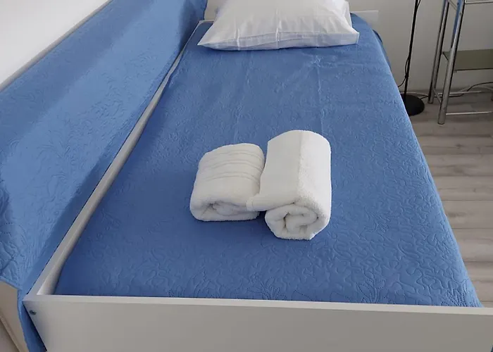 Apartment With Garage *